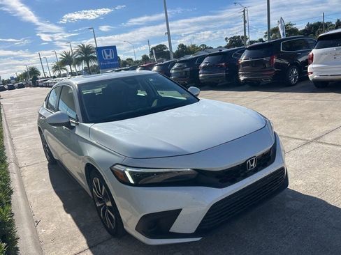 Used 2024 Honda Civic EX-L image 3