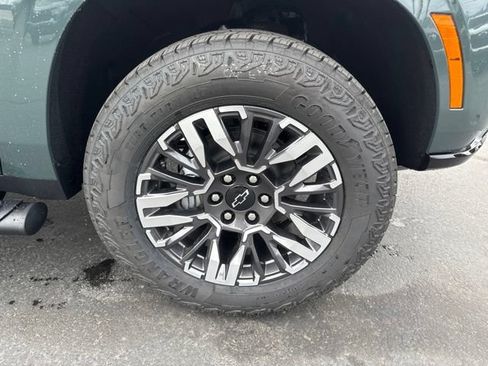 New 2026 Chevrolet Suburban Z71 w/ Comfort Package AWD/4WD image 9