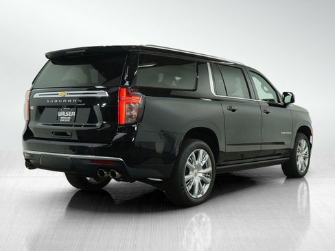 Used 2024 Chevrolet Suburban High Country image 5