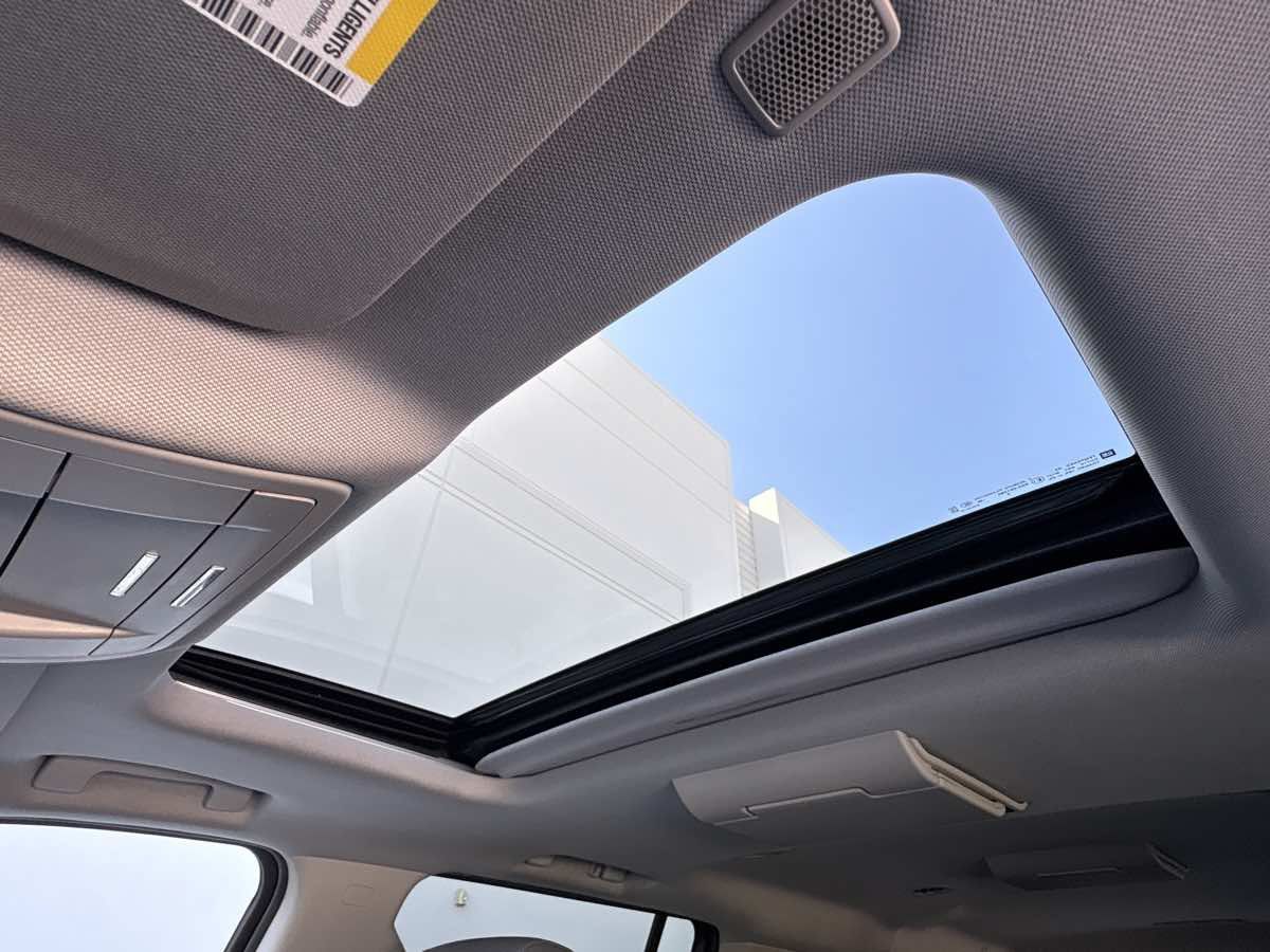 Used 2019 Chevrolet Suburban LT AWD/4WD image 31