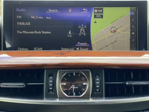 Used 2017 Lexus LX 570 4WD w/ Luxury Package image 18