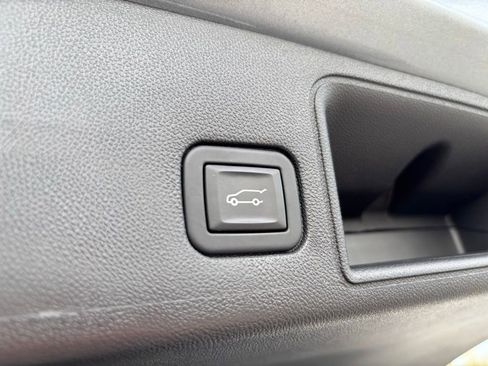 Used 2023 GMC Terrain SLE w/ Driver Convenience Package image 21