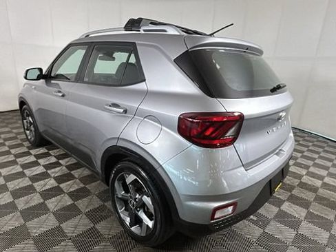 Certified 2023 Hyundai Venue SEL FWD image 4