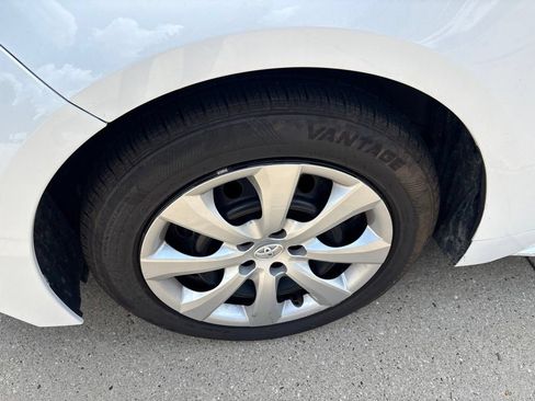 Used 2025 Toyota Corolla LE FWD image 11