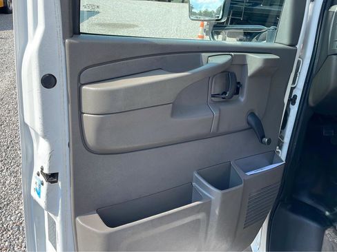 Used 2015 Chevrolet Express 3500 w/ Shuttle Bus Package RWD image 13