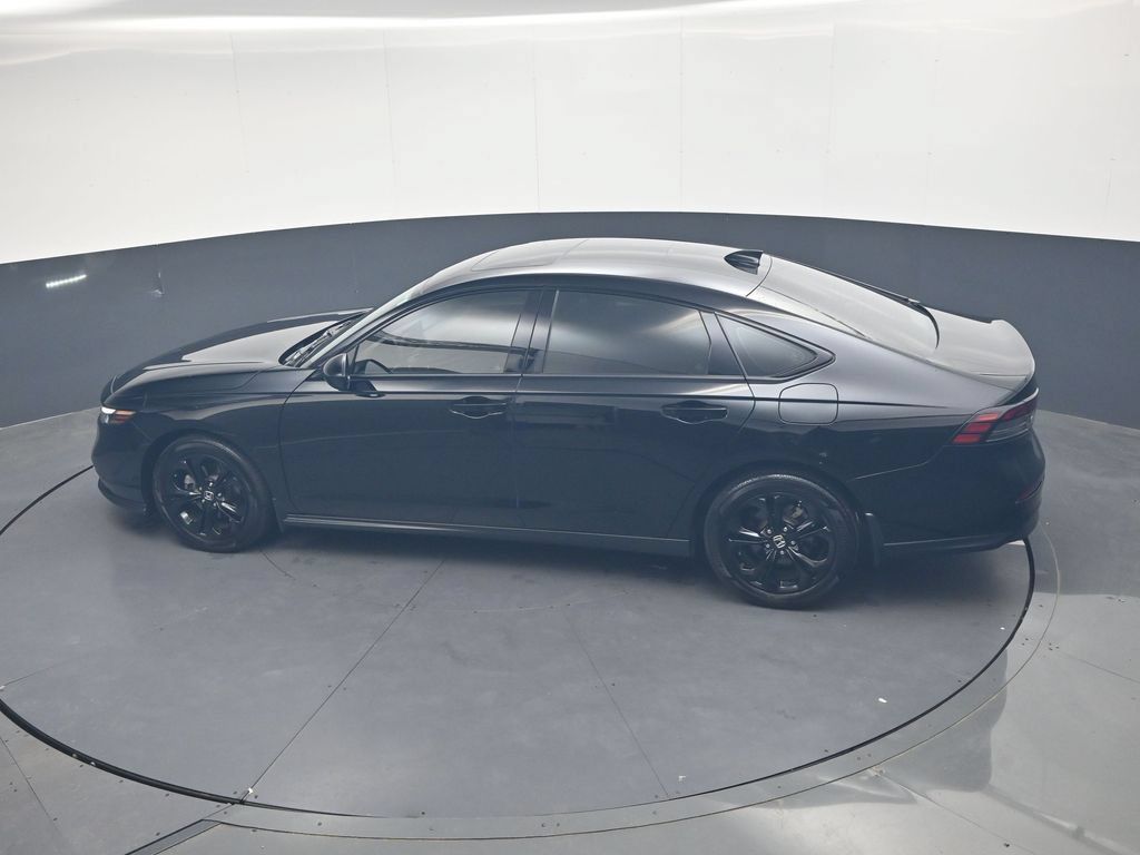 Used 2025 Honda Accord SE image 19