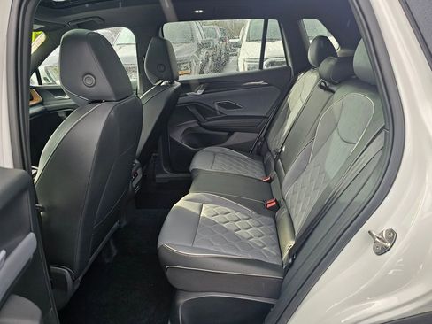 Used 2025 Volkswagen Tiguan SEL R-Line image 15