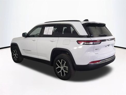 Used 2025 Jeep Grand Cherokee Limited AWD/4WD image 7