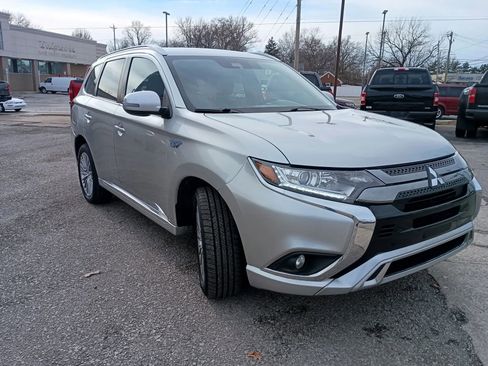 Used 2022 Mitsubishi Outlander SEL image 2