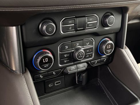 Used 2021 Chevrolet Tahoe LT w/ Luxury Package image 18