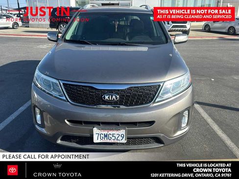 Used 2015 Kia Sorento LX FWD image 2