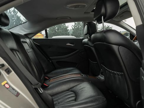 Used 2006 Mercedes-Benz CLS 500 w/ Entertainment Pkg image 10