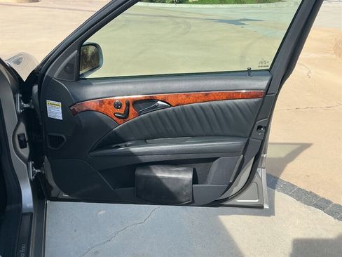 Used 2003 Mercedes-Benz E 500 Sedan image 33
