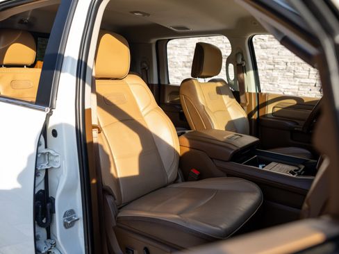 Used 2023 RAM 3500 Limited image 40