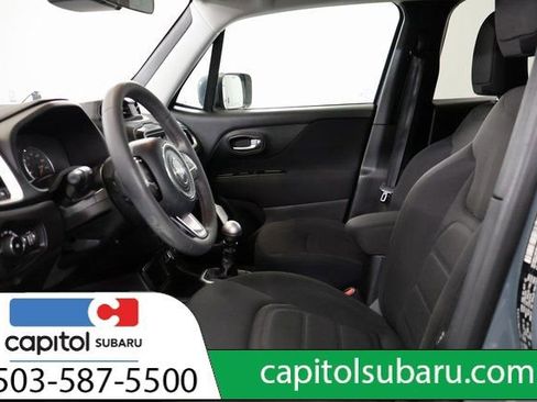 Used 2018 Jeep Renegade Latitude image 12