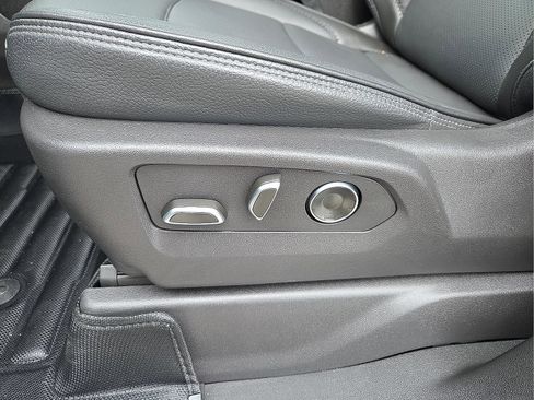 Used 2024 GMC Sierra 3500 Denali w/ Technology Package image 14