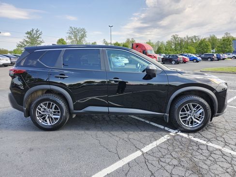 Used 2023 Nissan Rogue S AWD/4WD image 18
