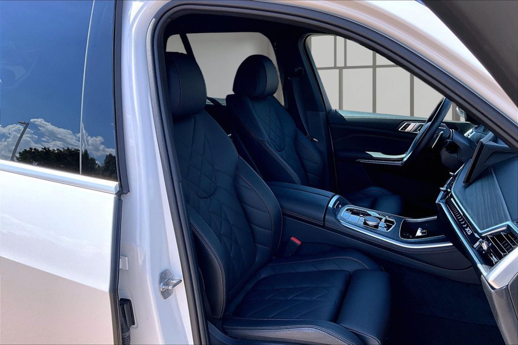 Used 2024 BMW X5 xDrive40i w/ Parking Assistance Package AWD/4WD image 7