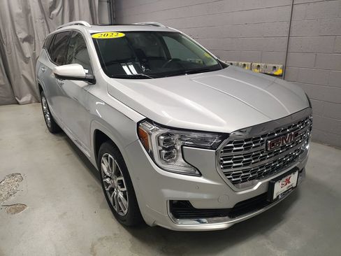 Used 2022 GMC Terrain Denali w/ Denali Premium Package AWD/4WD image 5