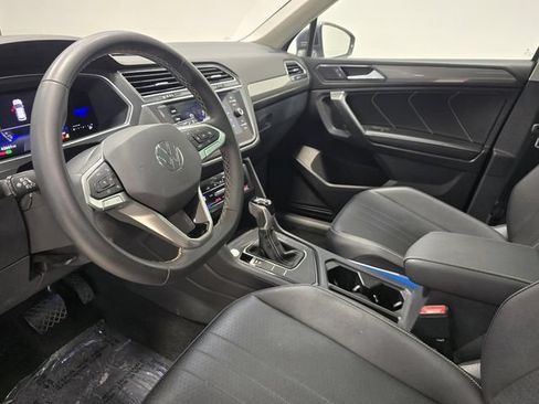 Used 2023 Volkswagen Tiguan SE FWD image 24