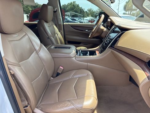 Used 2016 Cadillac Escalade ESV Platinum RWD image 31