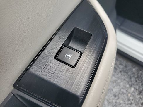 Used 2021 Nissan Rogue SV w/ Premium Package FWD image 16