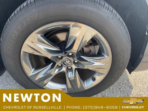Used 2017 Toyota Highlander Limited Platinum AWD/4WD image 19