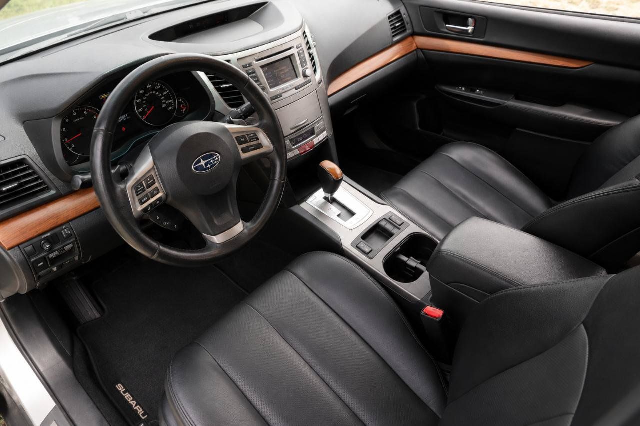 Used 2014 Subaru Outback 2.5i Limited w/ Moonroof Package AWD/4WD image 2