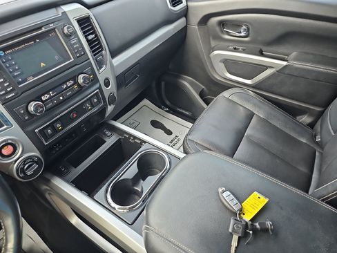 Used 2018 Nissan Titan PRO-4X w/ Pro-4x Convenience Package AWD/4WD image 22
