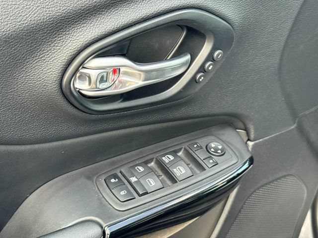 Used 2023 Jeep Cherokee Altitude Lux w/ Lux Elite Package AWD/4WD image 22