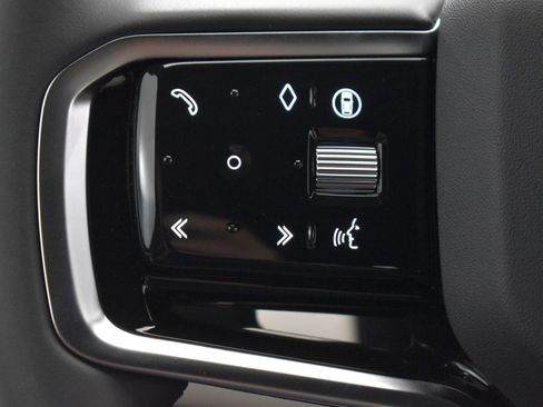 New 2024 Land Rover Discovery Sport Dynamic SE image 18