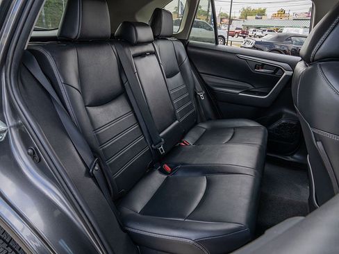 Used 2021 Toyota RAV4 XLE Premium image 22