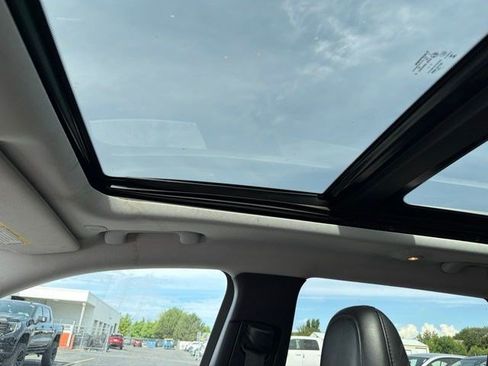 Used 2021 Jeep Cherokee Latitude Lux w/ Sun & Sound Group AWD/4WD image 17