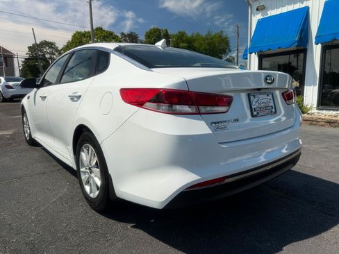 Used 2017 Kia Optima LX FWD image 7