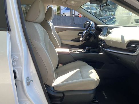 Used 2024 Nissan Rogue SV AWD/4WD image 18