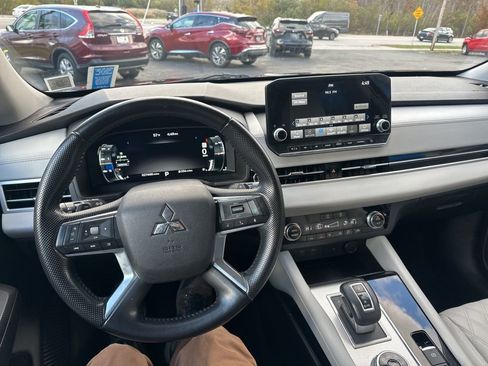 Used 2022 Mitsubishi Outlander SEL image 14