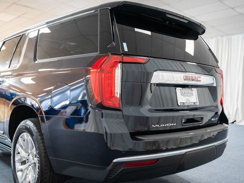 Used 2023 GMC Yukon XL SLT w/ SLT Premium Package image 6