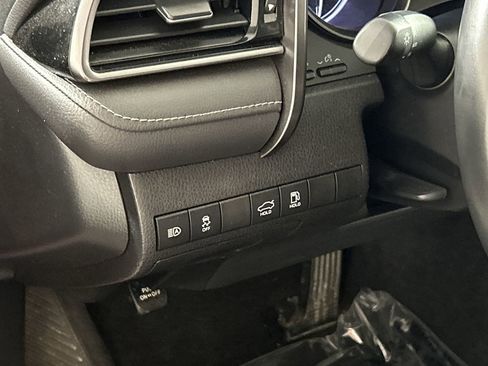 Used 2023 Toyota Camry SE w/ Convenience Package FWD image 13