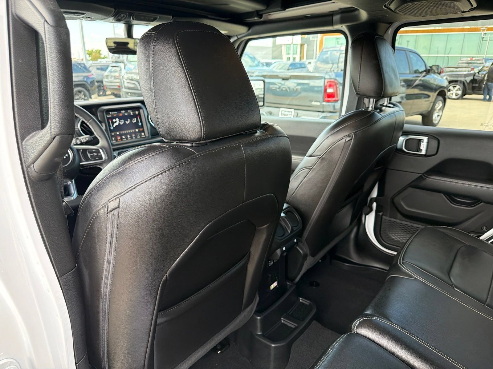 Used 2023 Jeep Wrangler Unlimited Sahara w/ Safety Group AWD/4WD image 16