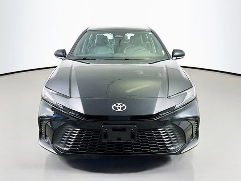 Used 2025 Toyota Camry SE image 2