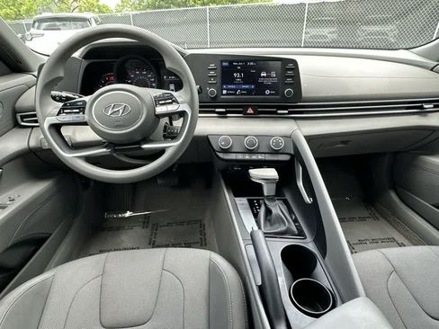 Used 2023 Hyundai Elantra SE FWD image 16