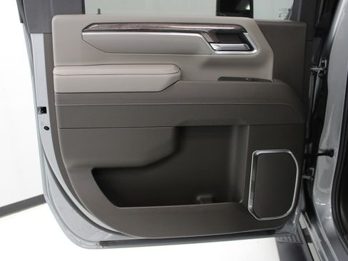 Used 2025 Chevrolet Silverado 2500 LTZ w/ LTZ Plus Package image 37