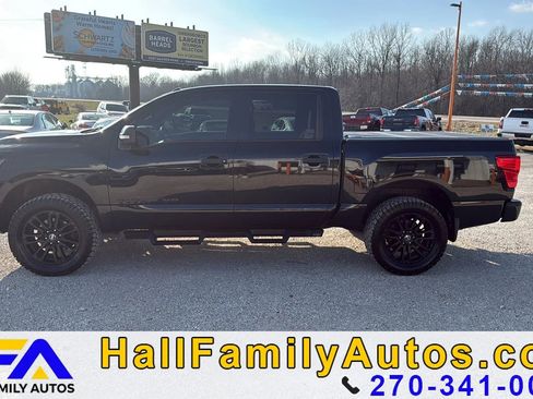 Used 2018 Nissan Titan SV w/ SV Convenience Package image 10