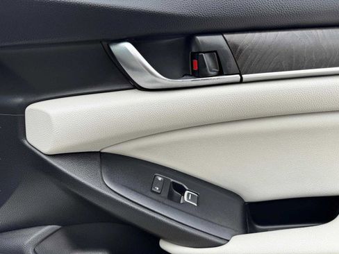 Used 2018 Honda Accord Touring image 48