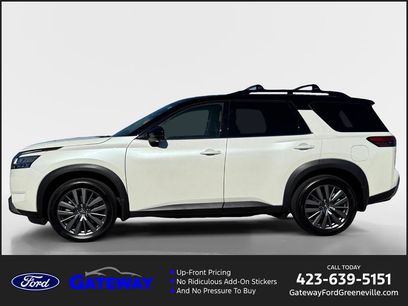 Used 2024 Nissan Pathfinder SL w/ SL Premium Package