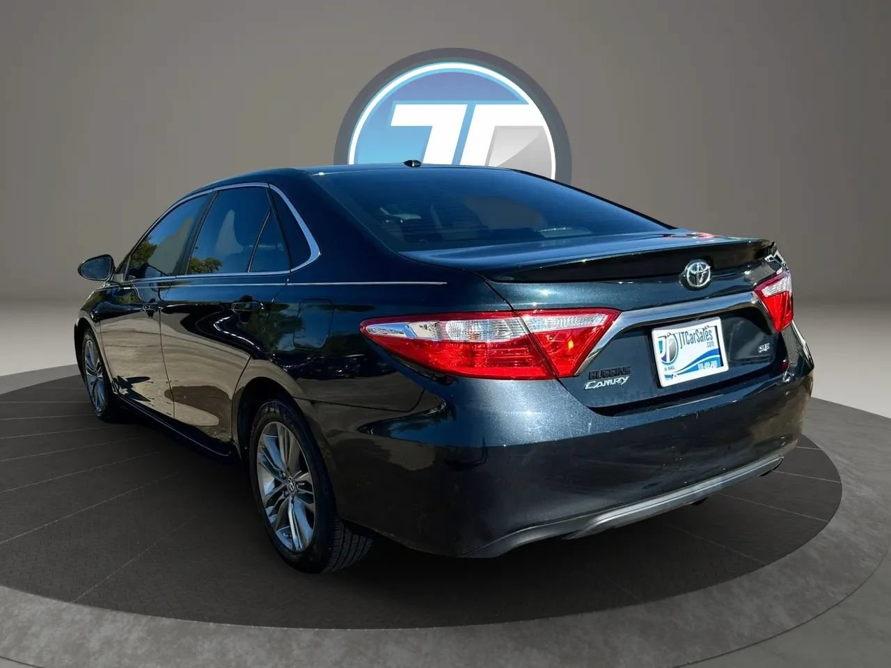 Used 2016 Toyota Camry SE w/ Moonroof Package FWD image 18
