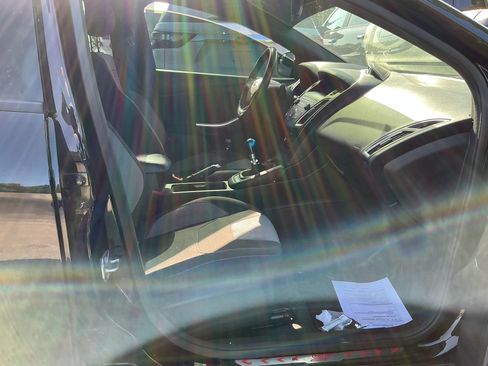 Used 2018 Ford Focus ST FWD image 6