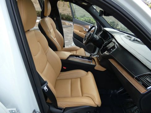 Used 2017 Volvo XC90 T6 Inscription w/ Vision Package image 29