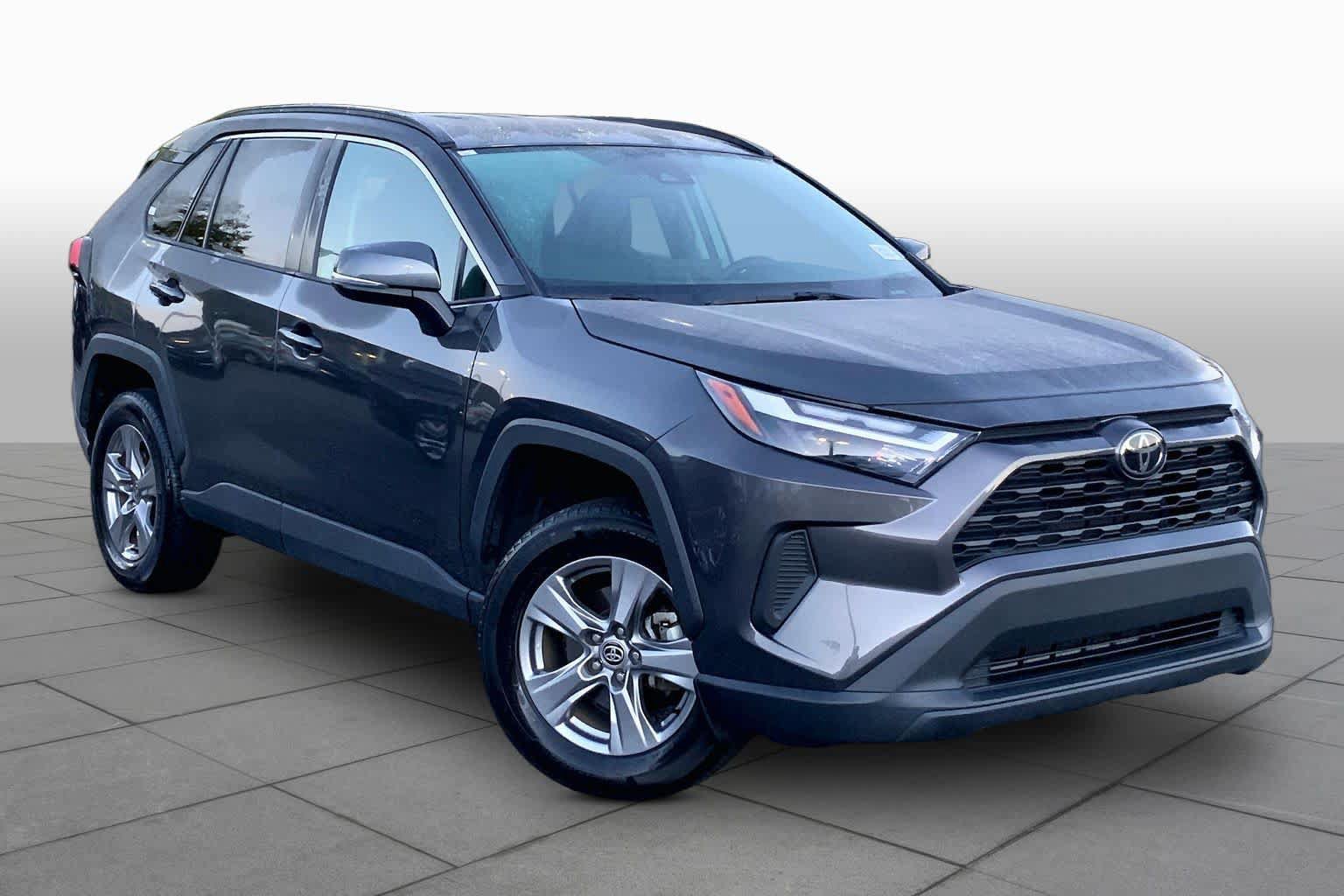 Used 2023 Toyota RAV4 XLE AWD/4WD image 3