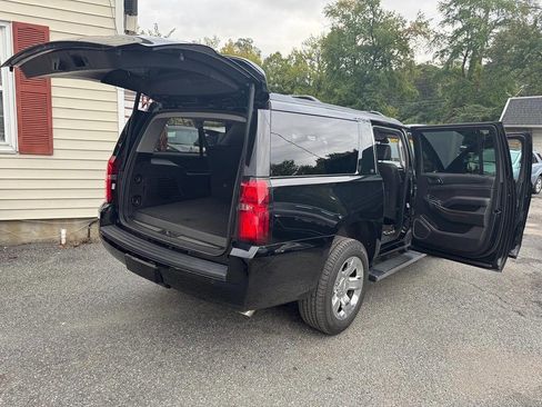 Used 2018 Chevrolet Suburban LT w/ LT Signature Package image 11